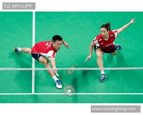 成都与北京羽毛球队赛后复盘分析比赛经验与战术对比